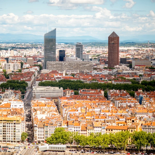 Serrurier Urgence Lyon - Services de serrurerie d'urgence à Lyon avec vue aérienne de Lyon